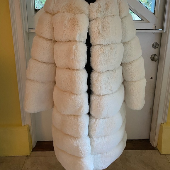SOLD- Ivory Winter Fur Coat - Picture 7 of 11